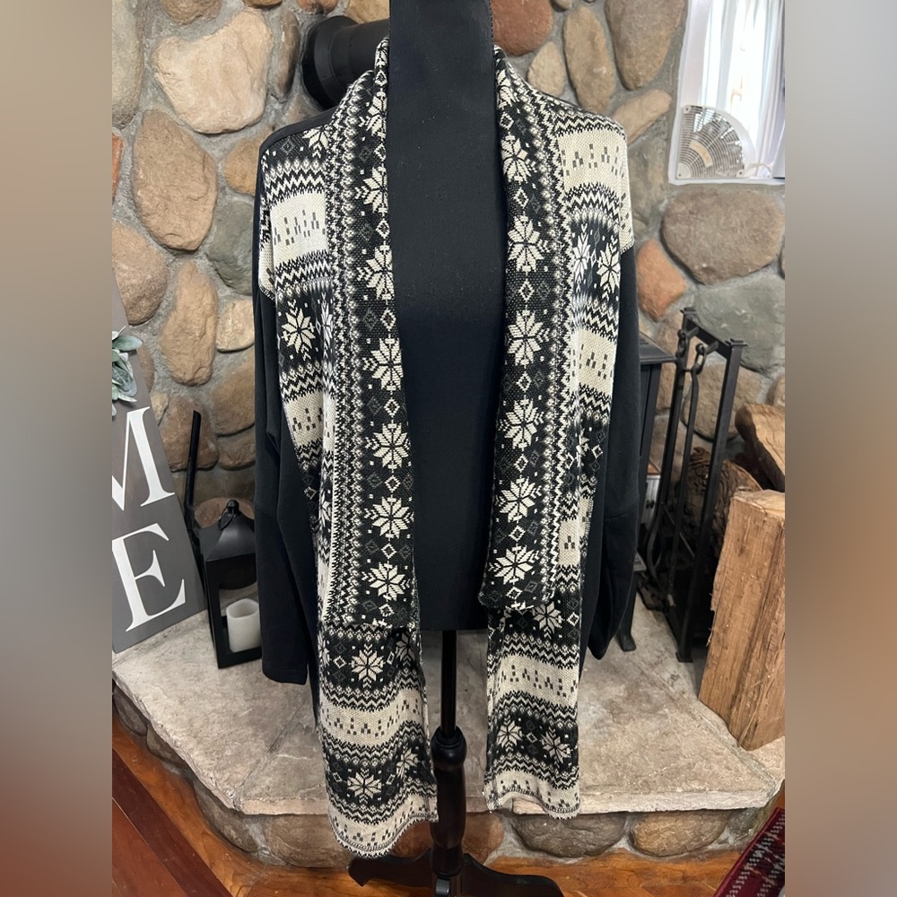 Black and White Patterned Women's Cardigan Sweater